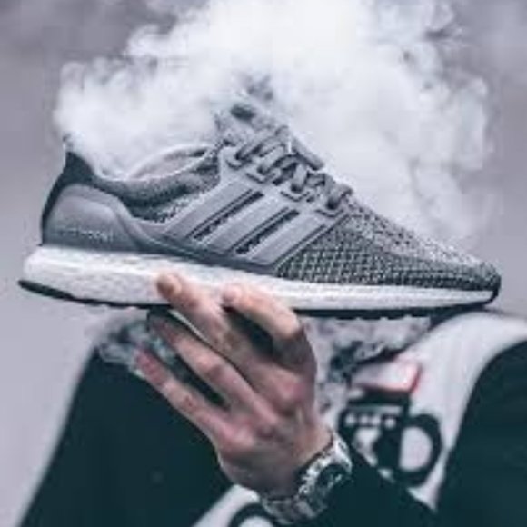 Adidas ULTRABOOST 22 LADIES RUNNING SHOES - Picture 1 of 17